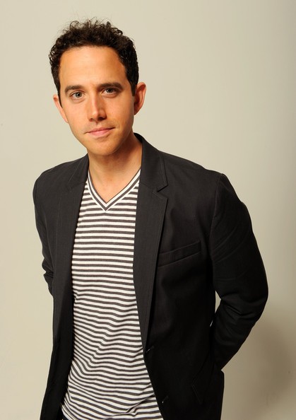 Next photo of Santino Fontana