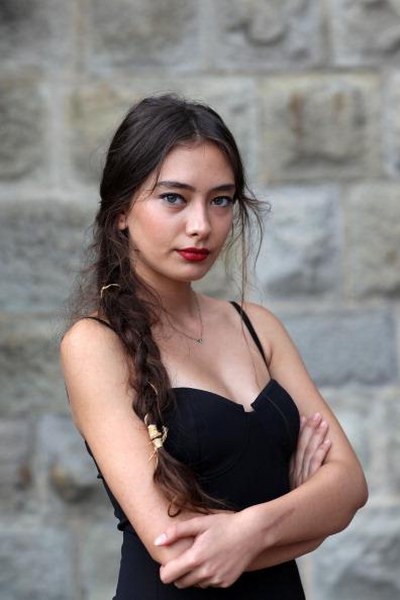 Poze Neslihan Atagül