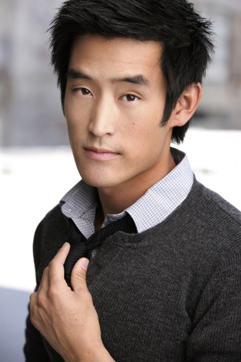 Mike Moh plays bruce lee