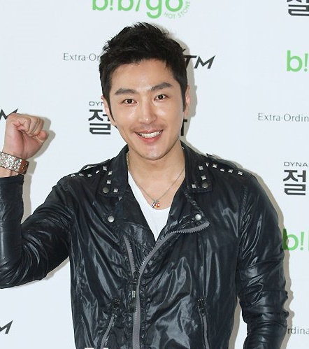 Poze Yoo Tae-Jun - Actor - Poza 12 din 30 - CineMagia.ro