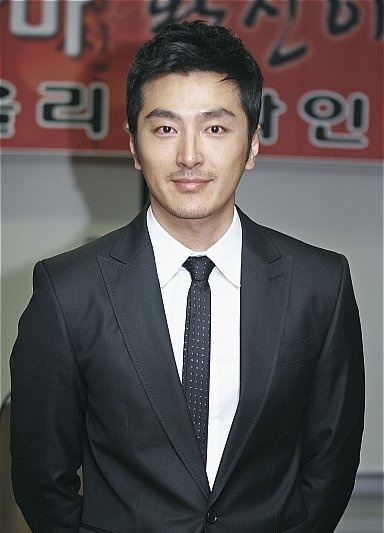 Poze Yoo Tae-Jun - Actor - Poza 18 din 30 - CineMagia.ro