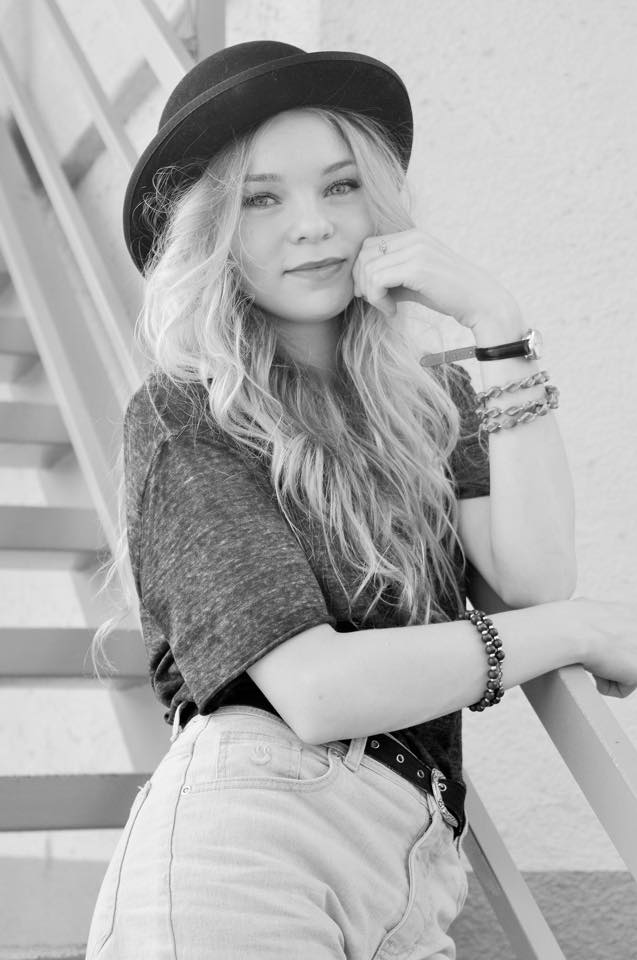 Next photo of Taylor Hickson