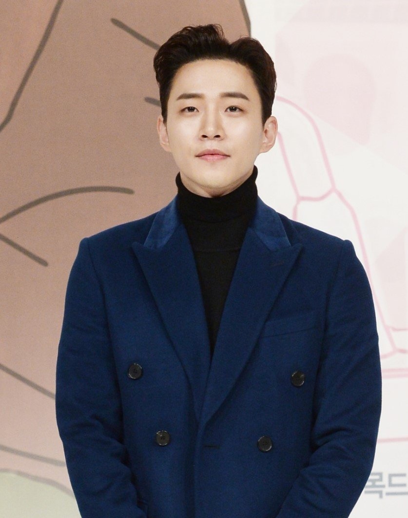 Poze Jun-Ho Lee - Actor - Poza 14 din 26 - CineMagia.ro