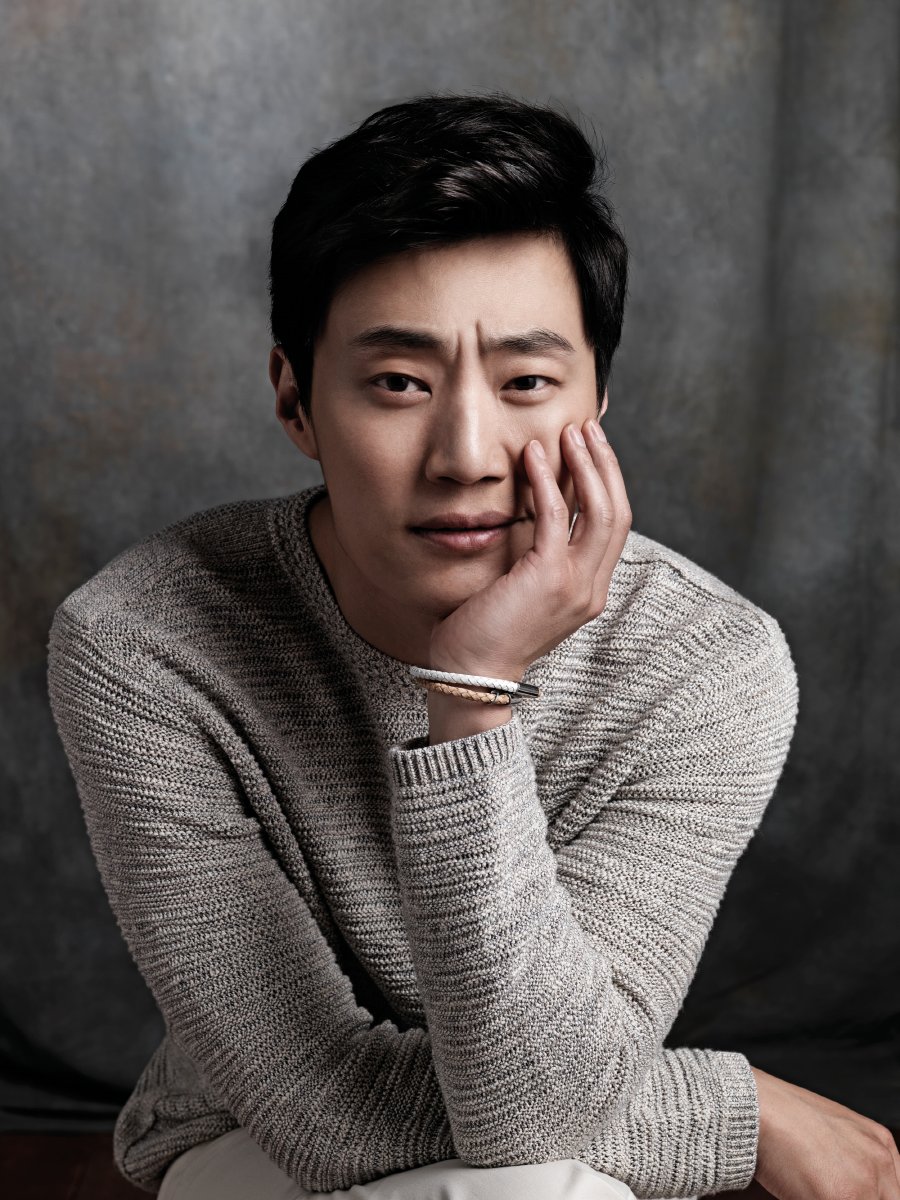 Poze Hee-jun Lee - Actor - Poza 2 din 21 - CineMagia.ro