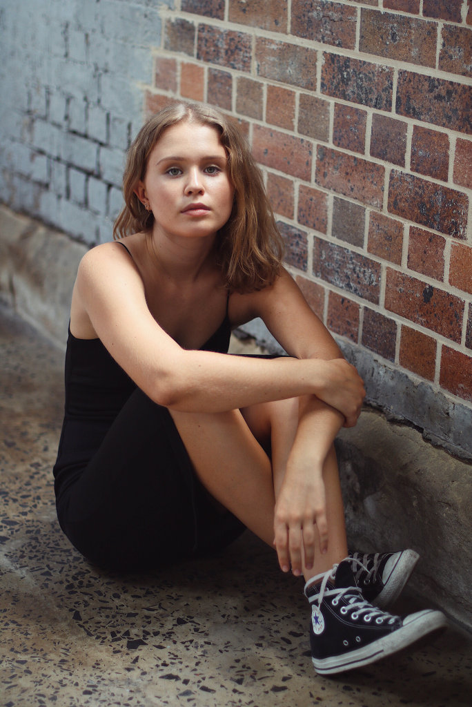 eliza scanlen beach