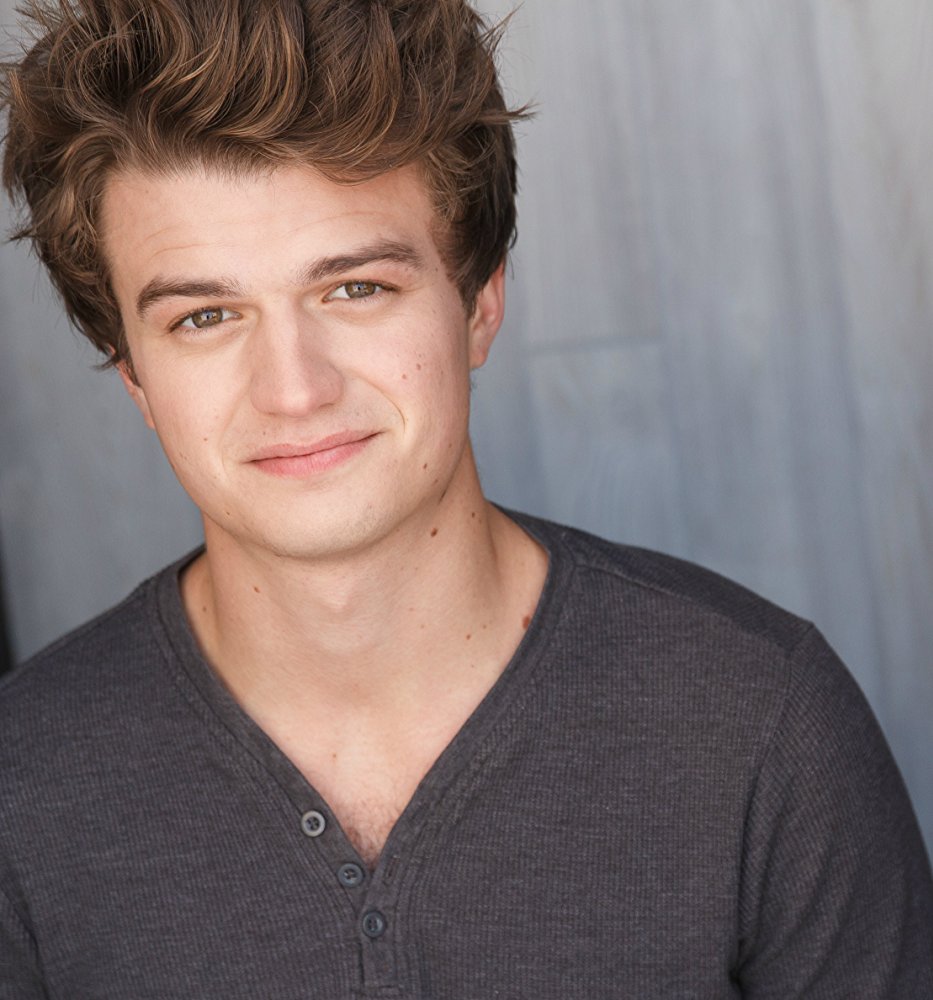 Next photo of Joe Keery