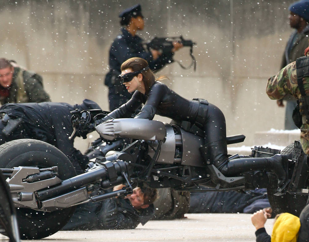 Noi fotografii cu Catwoman din The Dark Knight Rises