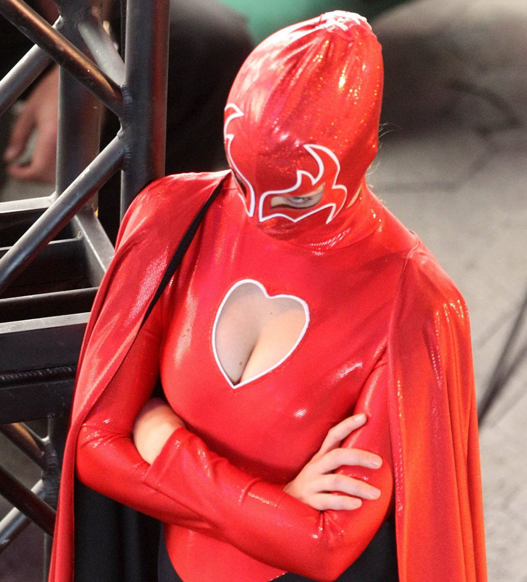 Olivia Wilde, în costum de supereroină sexy la filmările lui Burt Wonderstone