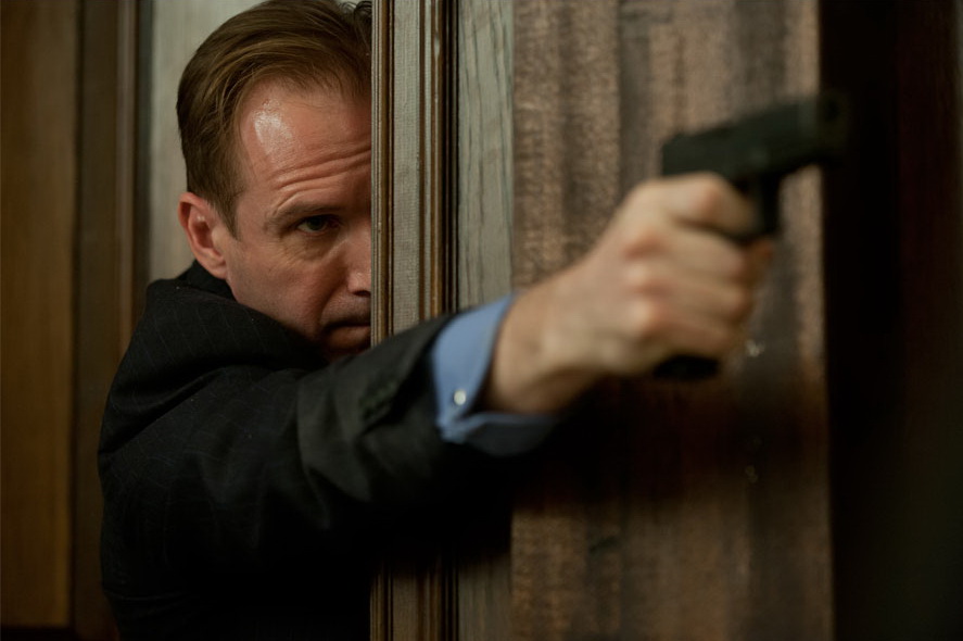 Agentul 007 şi fetele Bond trec la acţiune în noile fotografii din Skyfall