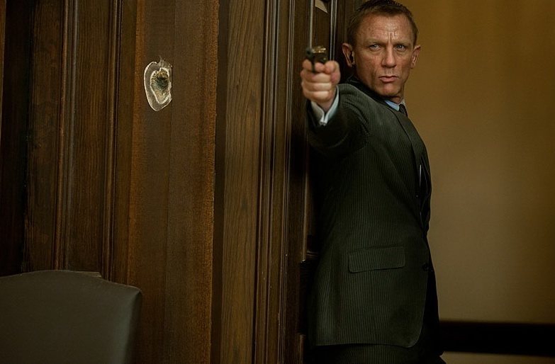 Agentul 007 şi fetele Bond trec la acţiune în noile fotografii din Skyfall