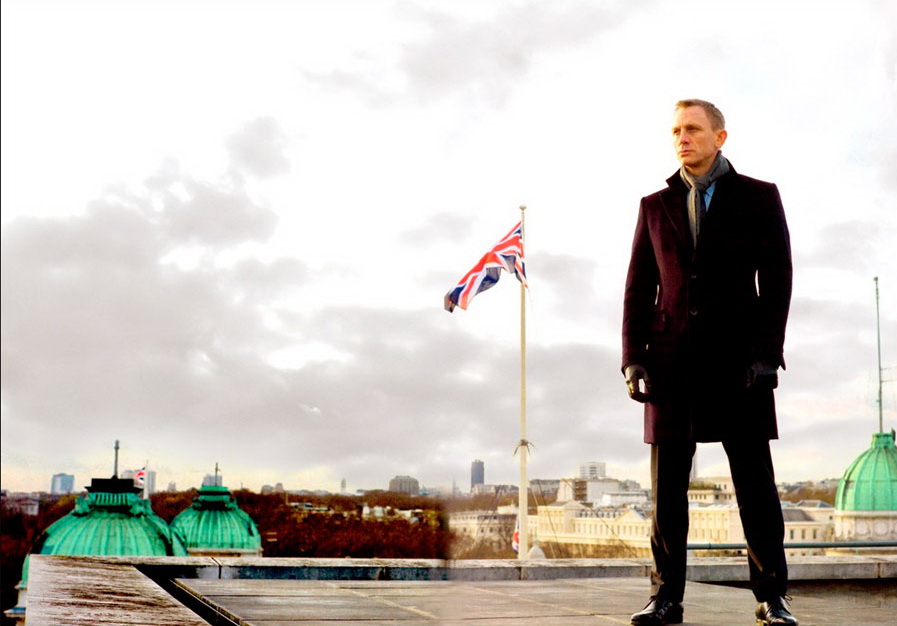 Agentul 007 şi fetele Bond trec la acţiune în noile fotografii din Skyfall