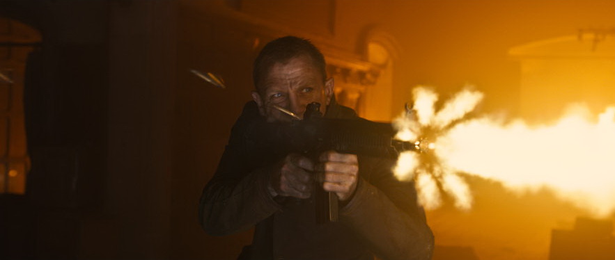 Agentul 007 şi fetele Bond trec la acţiune în noile fotografii din Skyfall