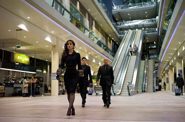 Agentul 007 şi fetele Bond trec la acţiune în noile fotografii din Skyfall
