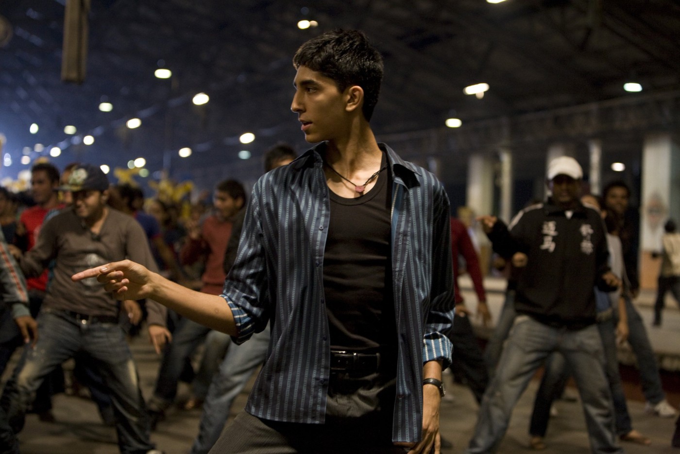 Poze Dev Patel în  Slumdog Millionaire