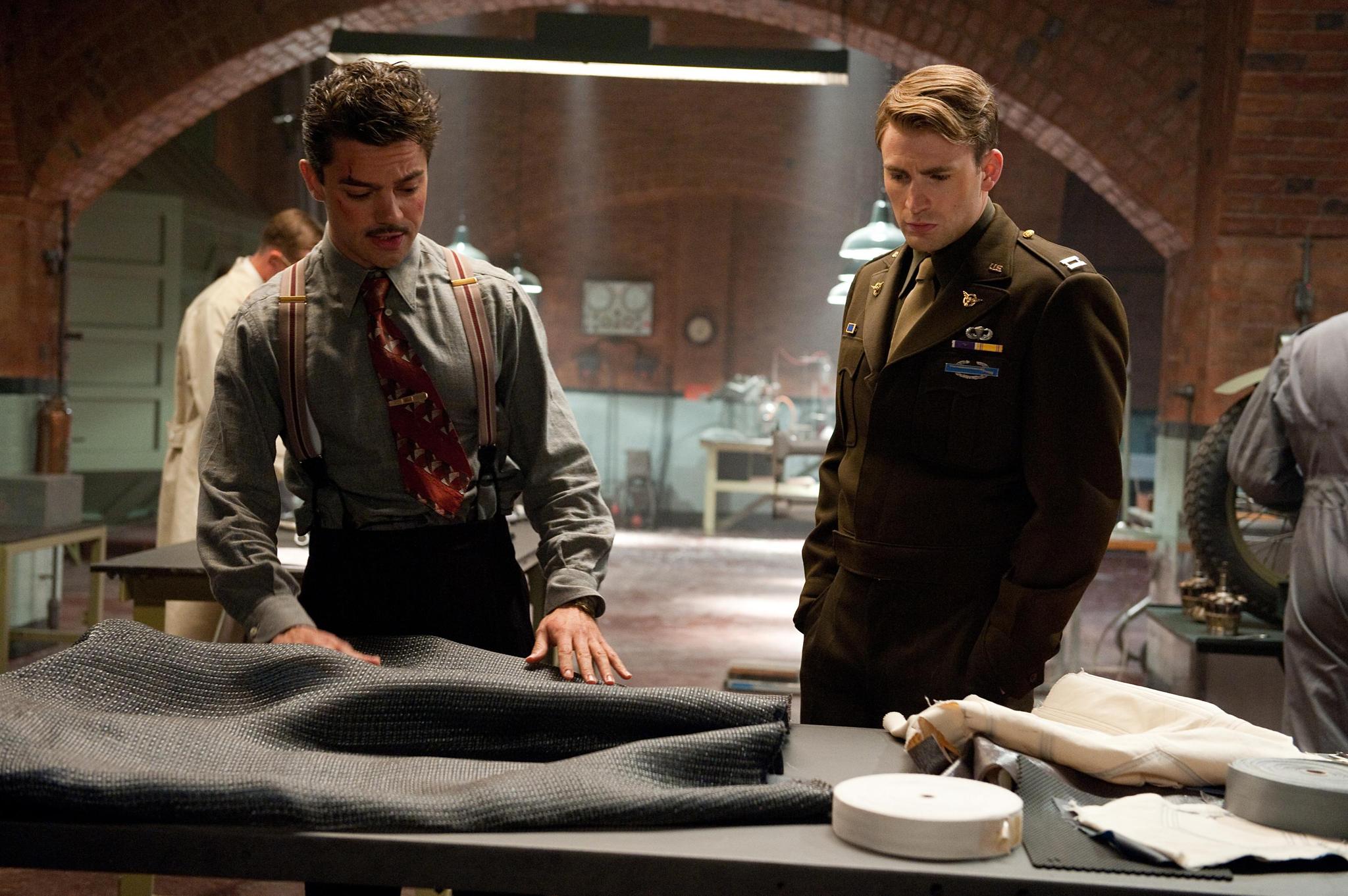 Poze Dominic Cooper, Chris Evans în  Captain America: The First Avenger