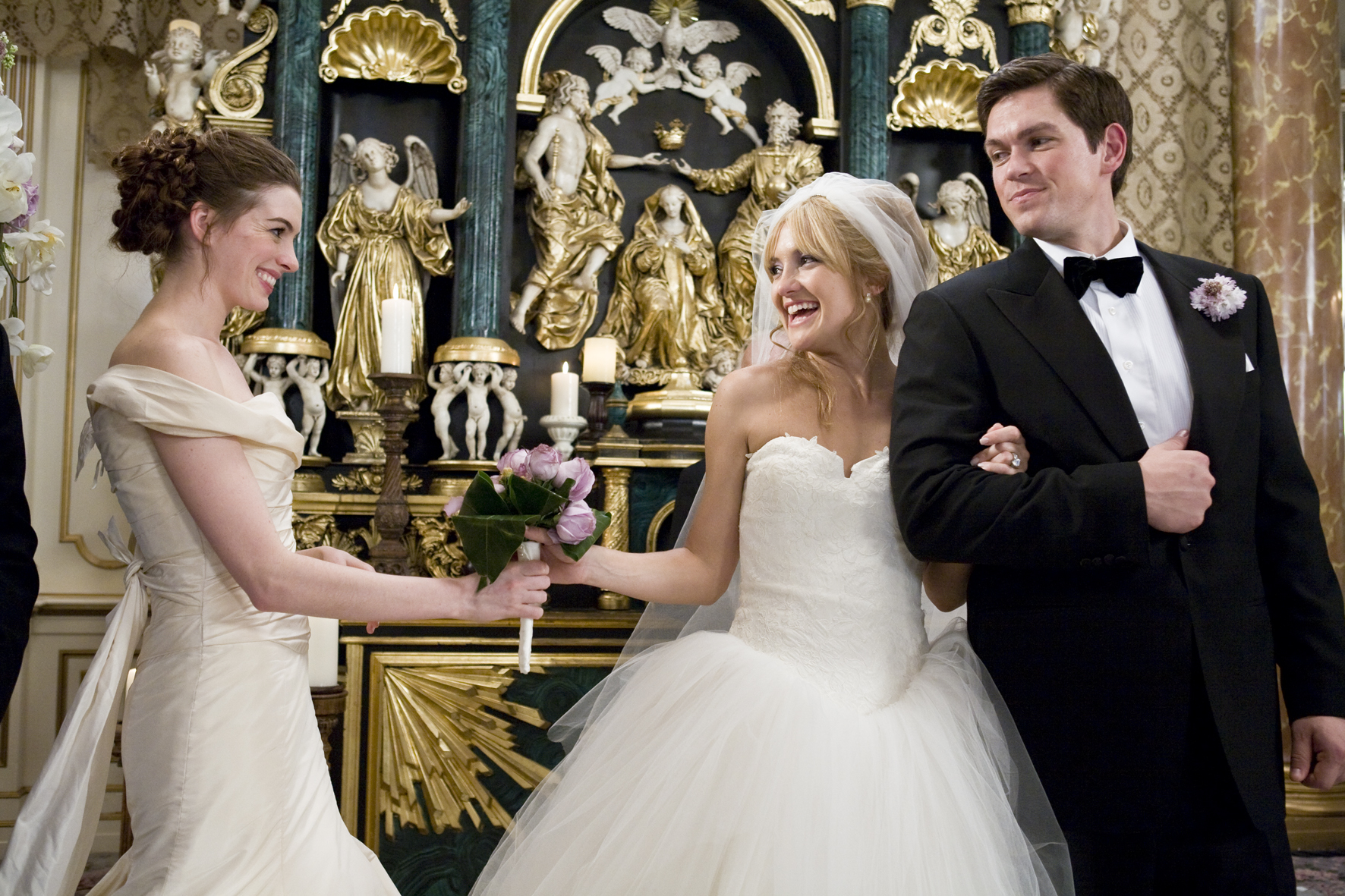 Poze Anne Hathaway, Kate Hudson, Steve Howey în  Bride Wars