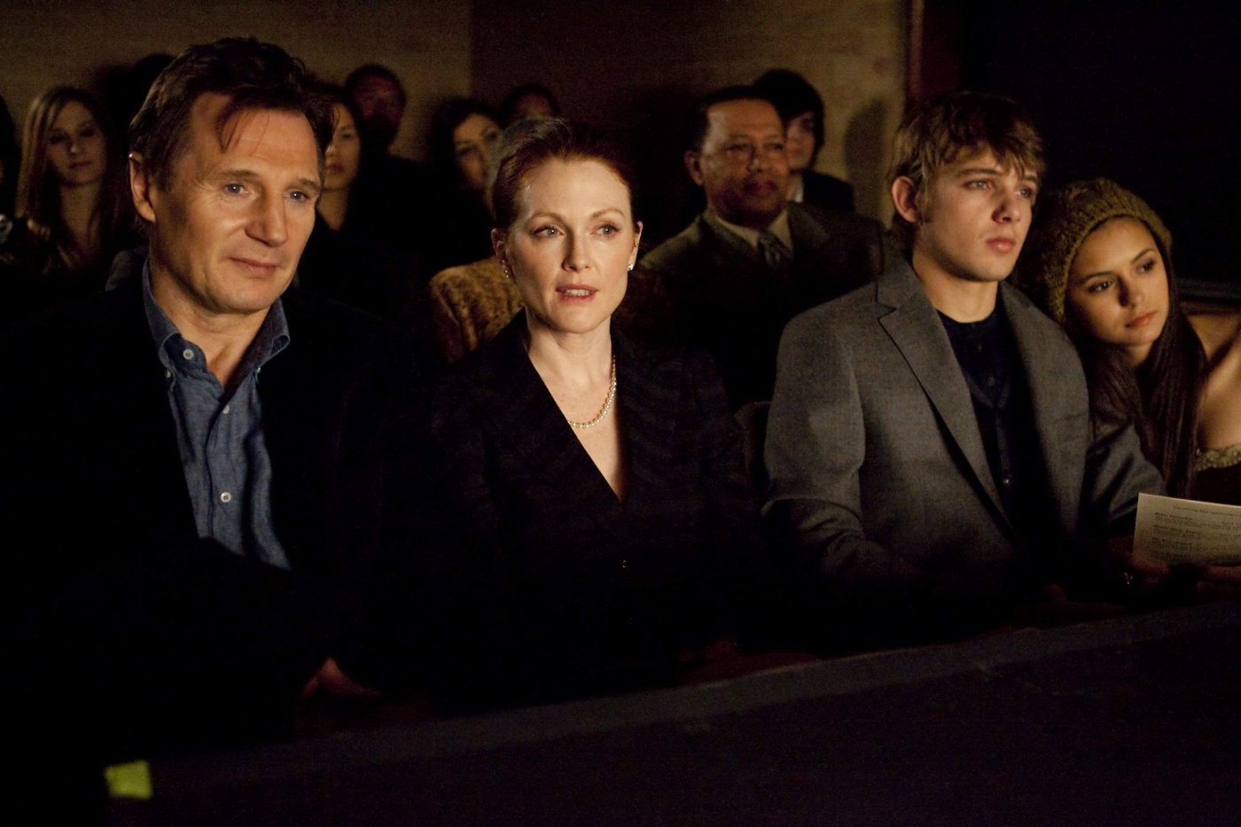 Poze Liam Neeson, Julianne Moore, Max Thieriot, Amanda Seyfried în  Chloe