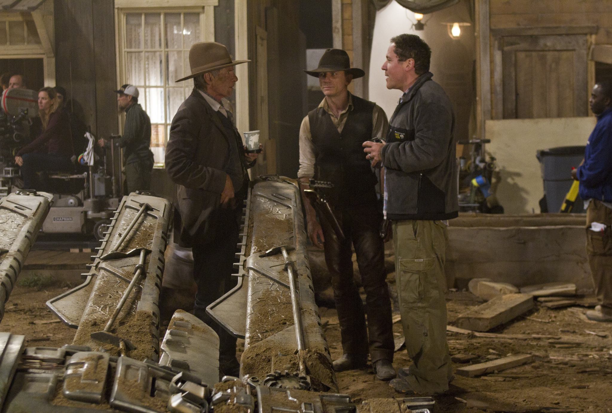 Poze Harrison Ford, Daniel Craig, Jon Favreau în  Cowboys & Aliens