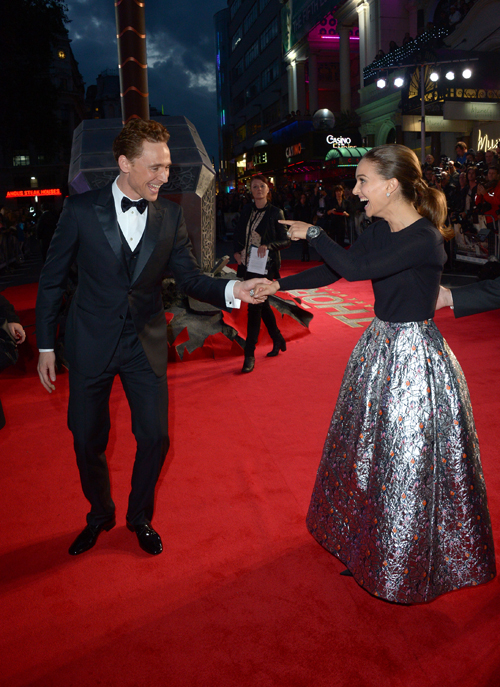 Poze Tom Hiddleston, Natalie Portman în  Thor: The Dark World