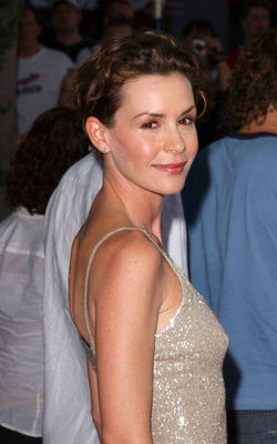 Embeth Davidtz - poza 16