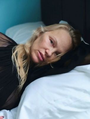 Pamela Anderson - poza 17