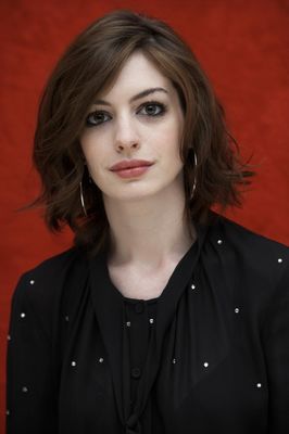 Anne Hathaway - poza 247