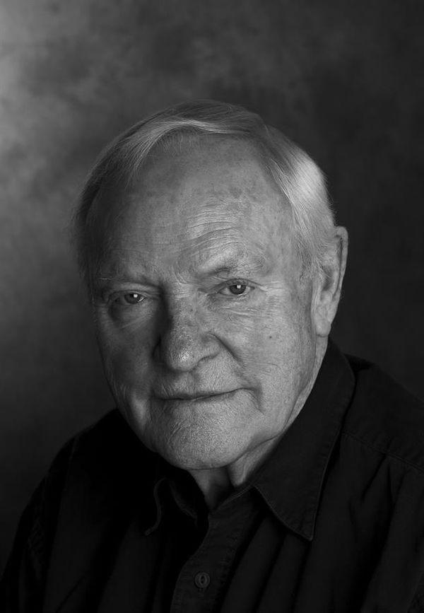 Julian Glover - Actor - CineMagia.ro