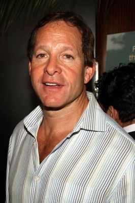 Next photo of Steve Guttenberg