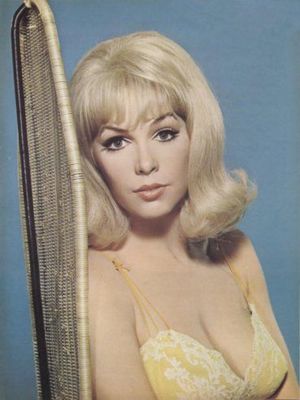 Stella Stevens - poza 14