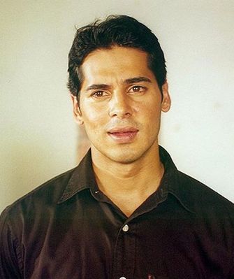 Dino Morea - poza 12