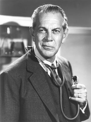 Raymond Massey - poza 6