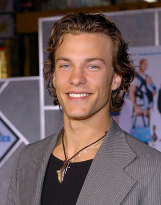 Kyle Schmid - poza 26