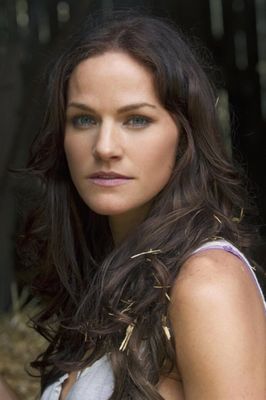 Kelly Overton - poza 13