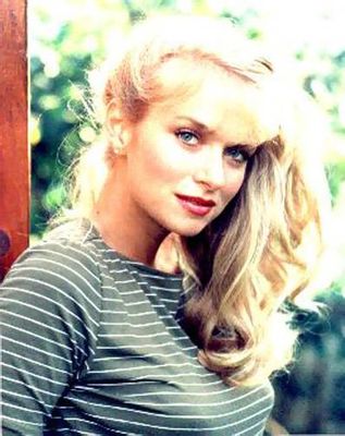 Donna Dixon - poza 10