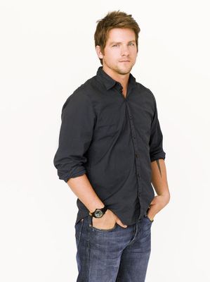 Zachary Knighton - poza 11