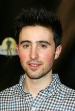 Josh Zuckerman - poza 15