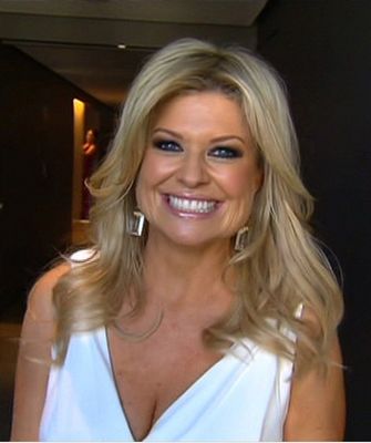 Emily Symons - poza 9