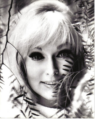 Karen Steele - poza 4