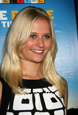 Carly Schroeder - poza 13