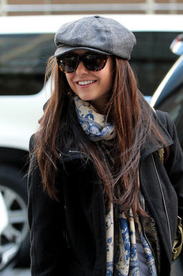 Nina Dobrev - poza 254