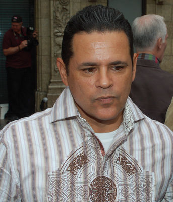 Raymond Cruz - poza 15