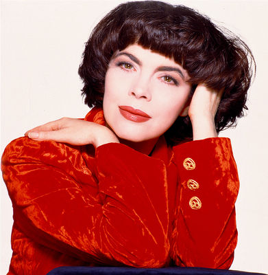 https://static.cinemagia.ro/img/resize/db/actor/04/36/75/mireille-mathieu-638602l-poza.jpg