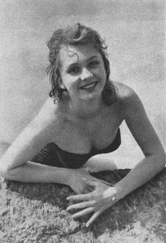 Isabelle Corey - poza 7
