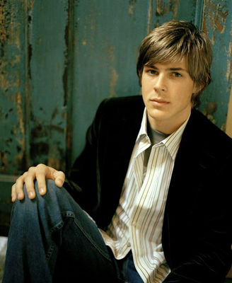 Chris Lowell - poza 20