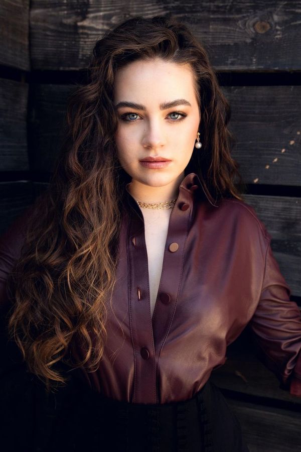 Mary Mouser Actor CineMagia.ro
