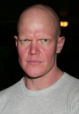 Derek Mears peso