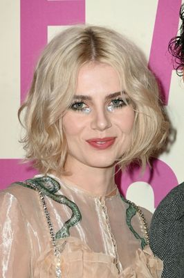 Lucy Boynton - poza 10