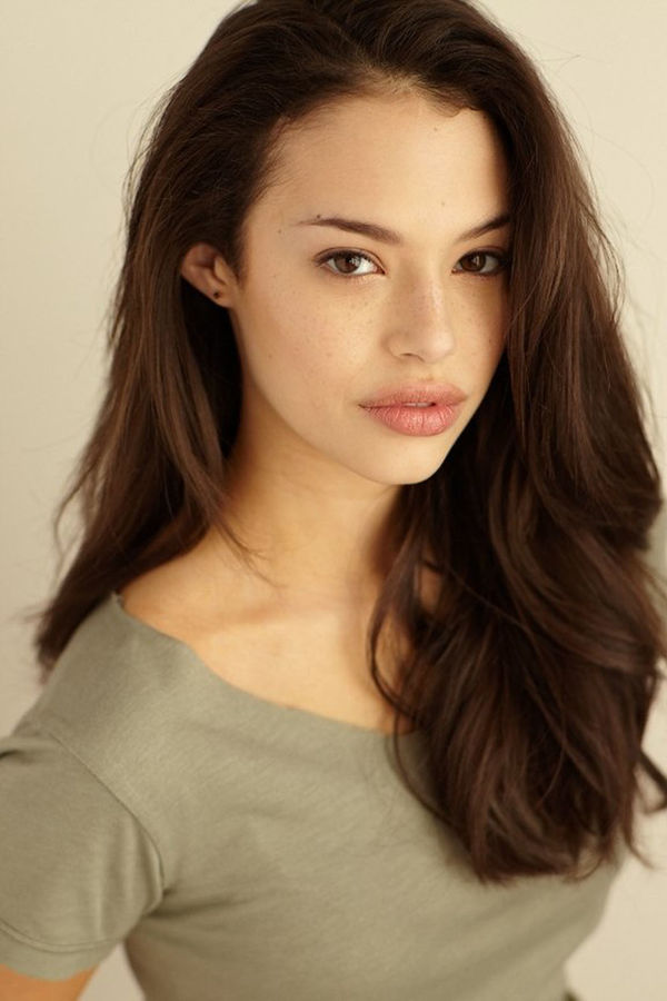 Next photo of Chloe Bridges