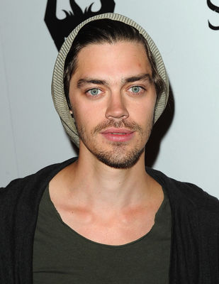 Tom Payne - poza 5