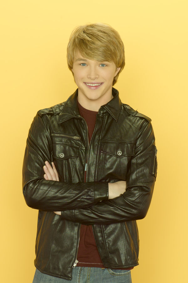 Sterling Knight - Actor - CineMagia.ro